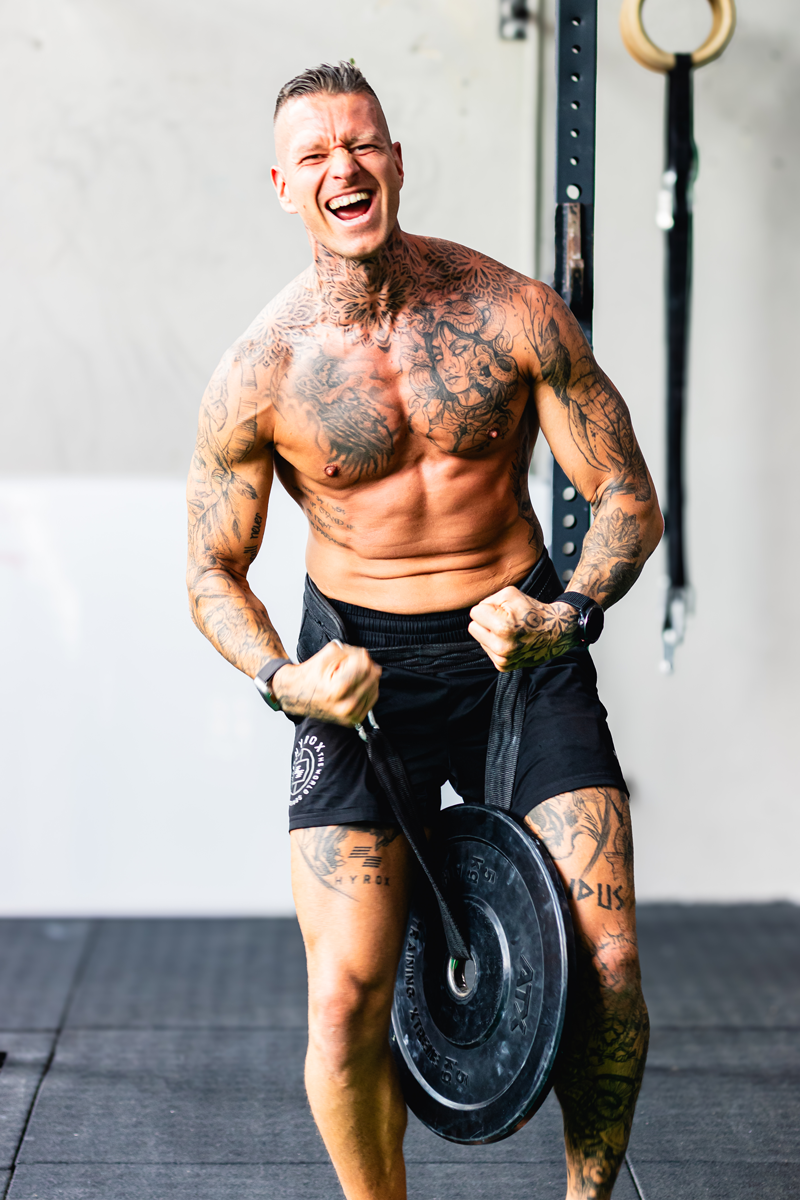 Gordon Bieling im Training mit Hantelscheibe